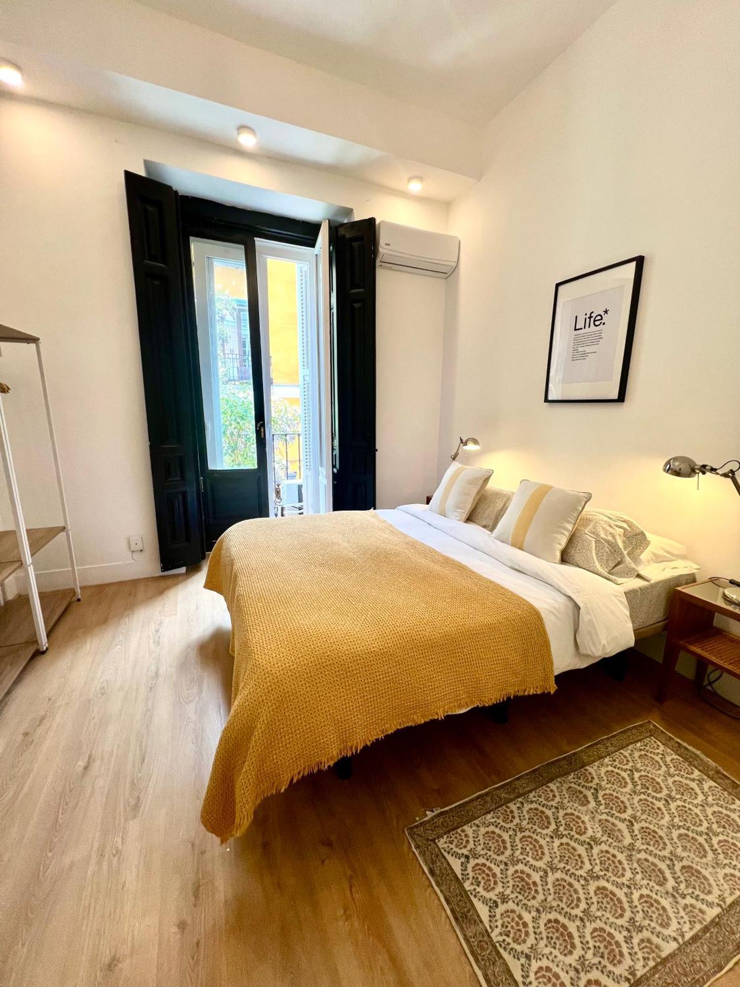Urban Rooms Fuencarral Madrid Bagian luar foto