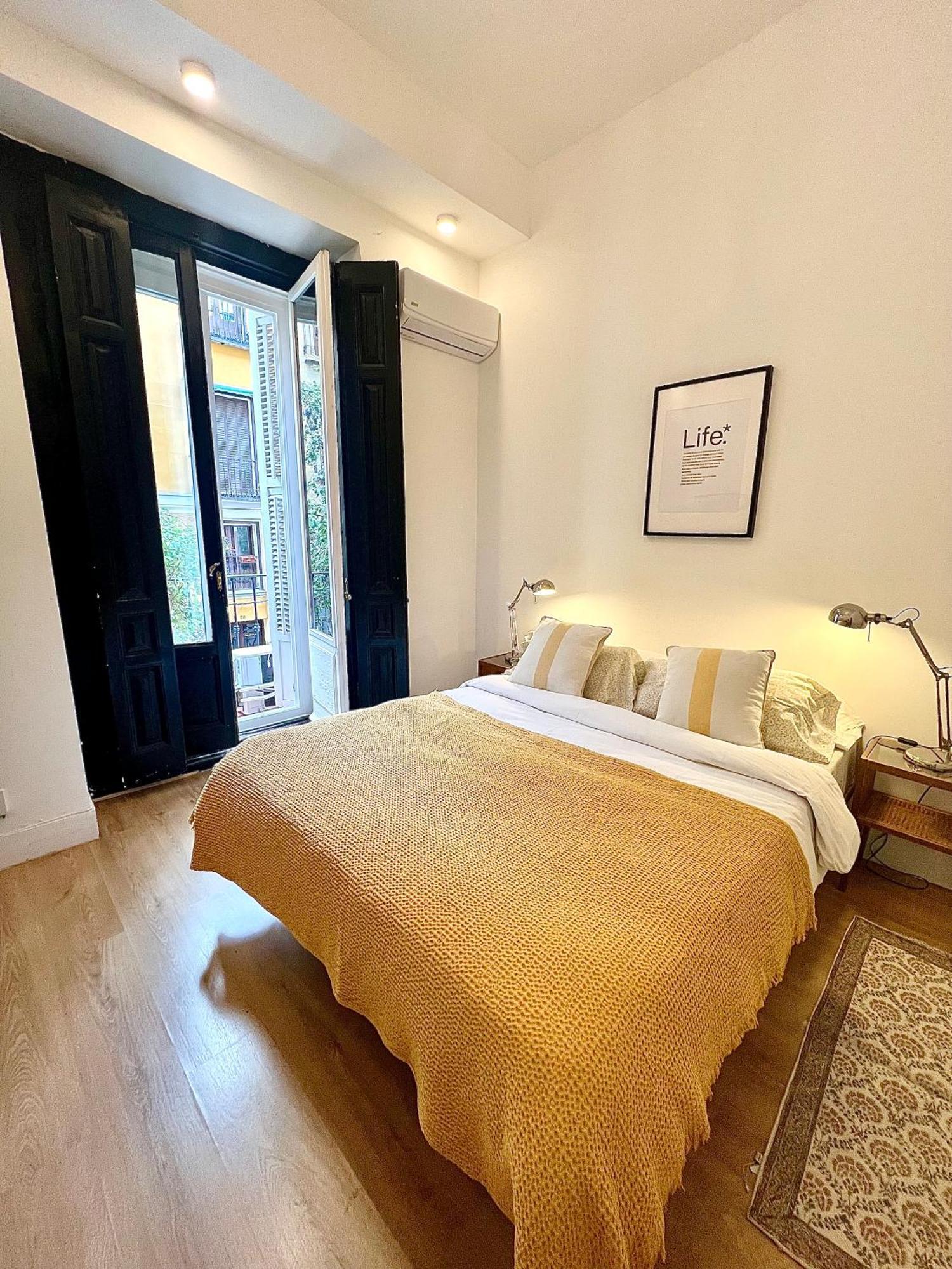 Urban Rooms Fuencarral Madrid Bagian luar foto